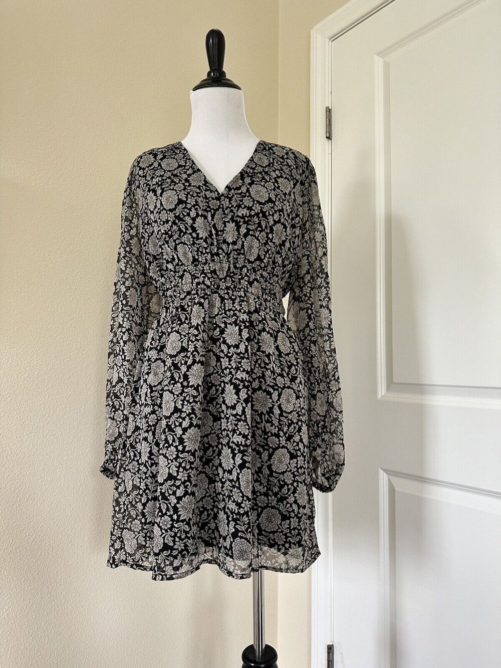 Z Supply Boho Chic Black Melina Floral Dress Smocked Waist Paisley Print Size M